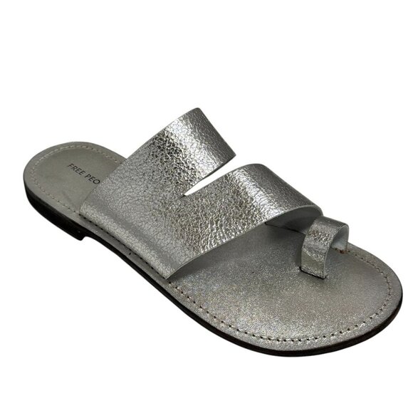 Free People Women's Abilene Toe Loop Sandal Silver crackle size 39/8.5 NEW - Picture 1 of 5